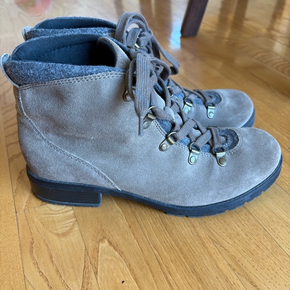 Clarks Collection Boots Khaki Taupe Gray Suede Cushioned Hiking Womens Size 10 - Picture 5 of 11